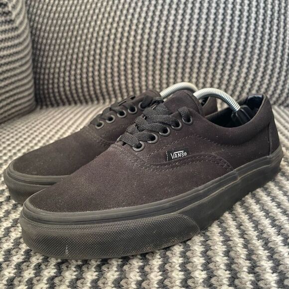 VANS triple black lace up sneaker women’s shoe size 8 - Picture 2 of 9